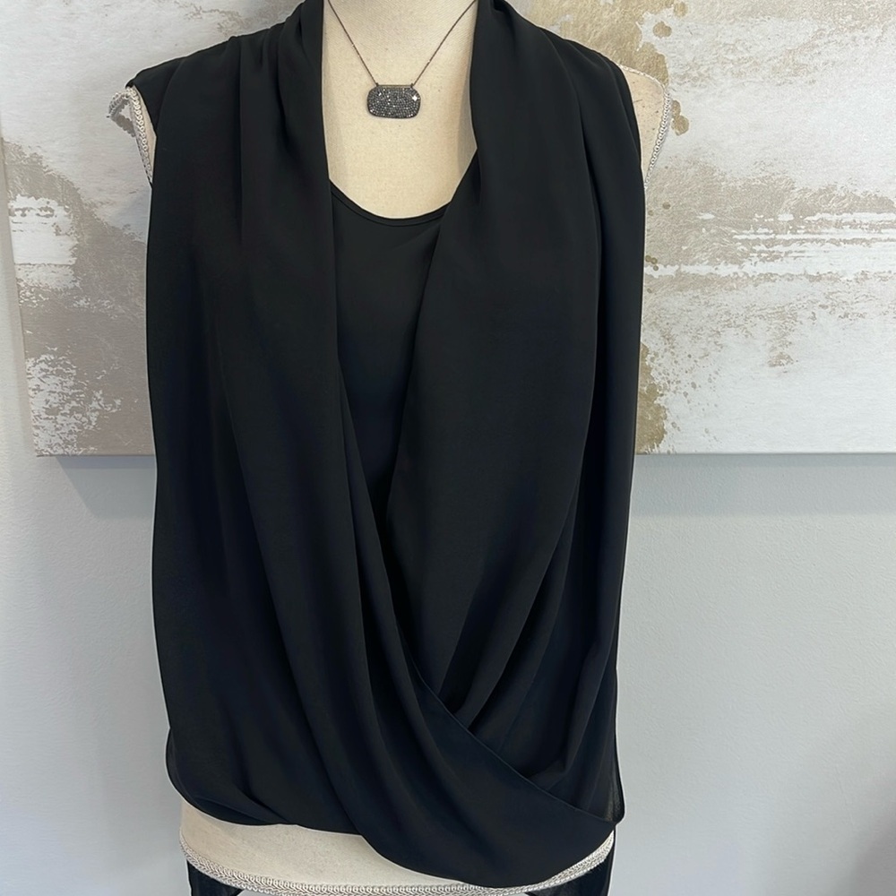 Vince camuto sleeveless hi-low blouse